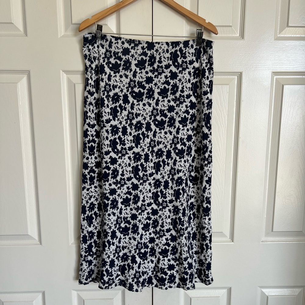 Lucky Brand Midi Silk Skirt Navy Blue Print on White Size Large